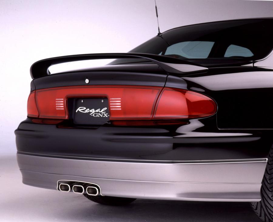  Buick Regal GNX 2000 года  (фото 5 из 11)